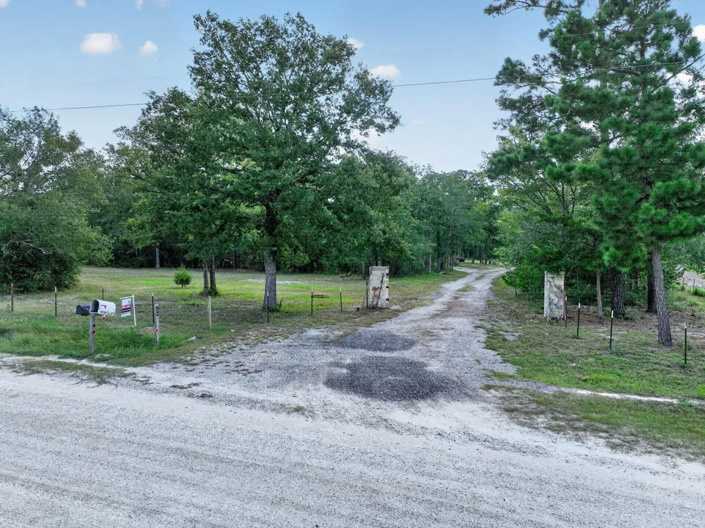 92 Willey Road Bedias, TX 77831