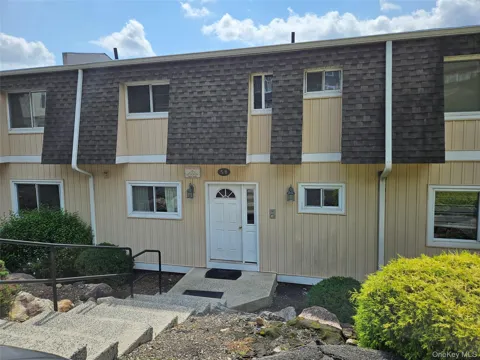 16 Pavilion Ridge Way #6