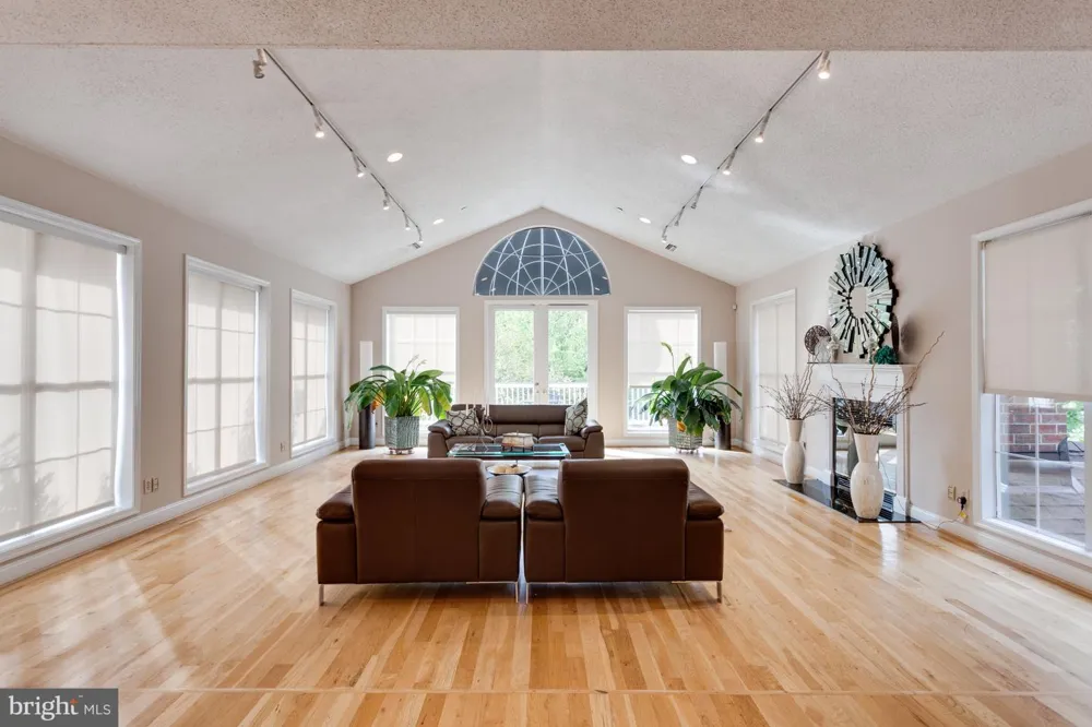 1504 LINCOLN WAY #133 Mclean, VA 22102