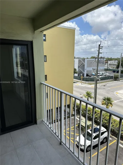 2046 W Flagler St #409
