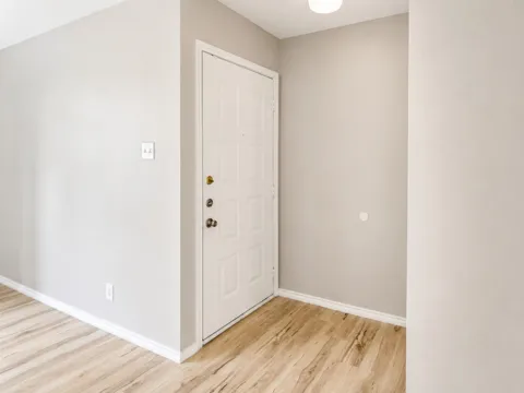 4303 Buena Vista Street #202