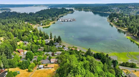16 NW Cartier Dr