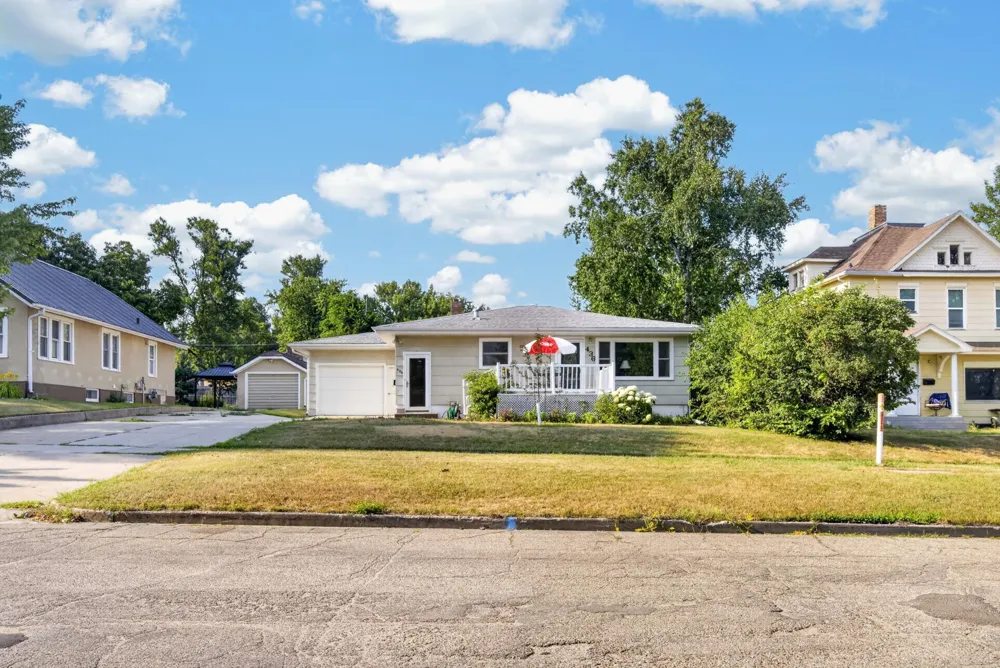 436 8th Street NW Valley City, ND 58072