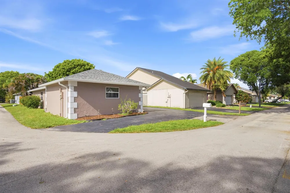 8300 SW 41ST STREET Davie, FL 33328