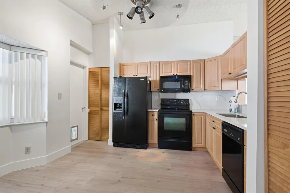 8300 SW 41ST STREET Davie, FL 33328