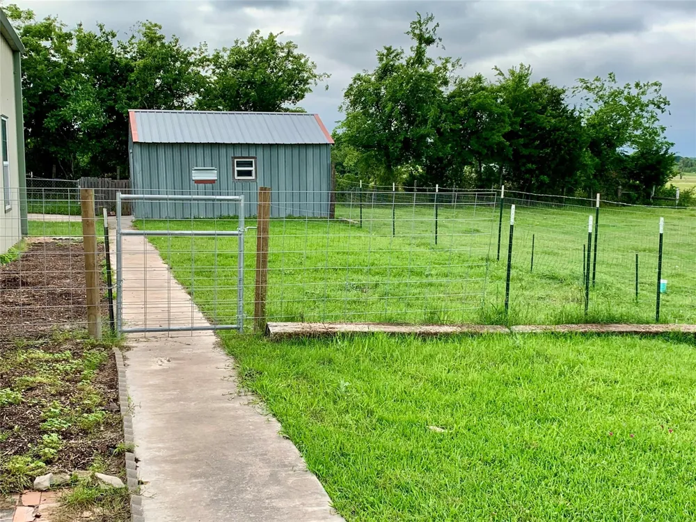 6572 Sandy Hill Road Brenham, TX 77833