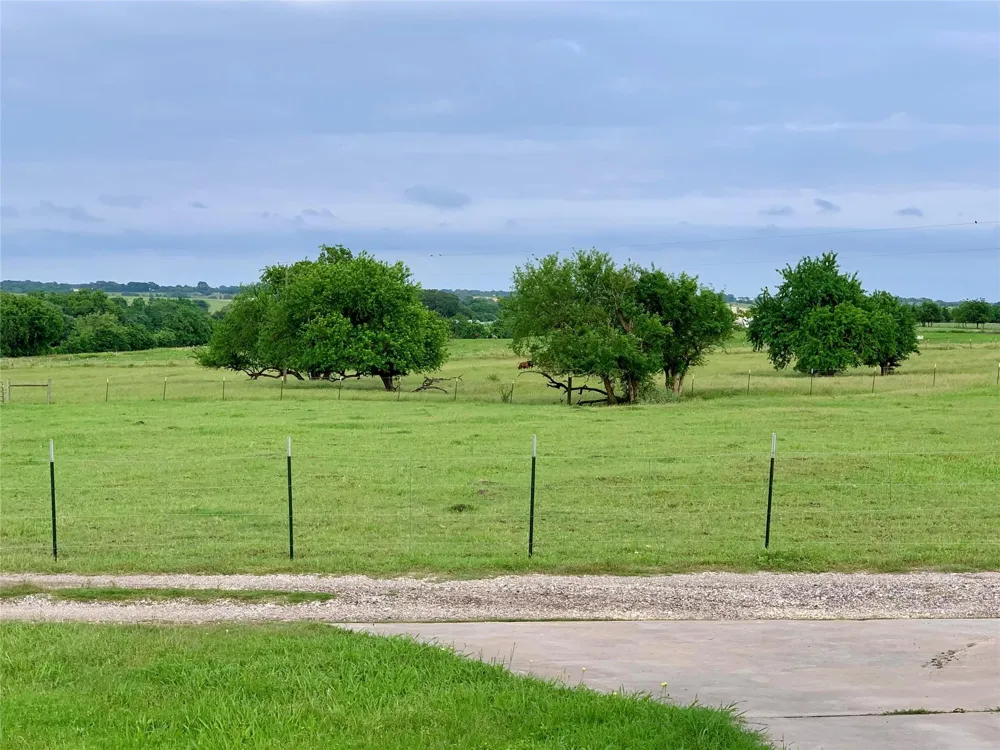 6572 Sandy Hill Road Brenham, TX 77833