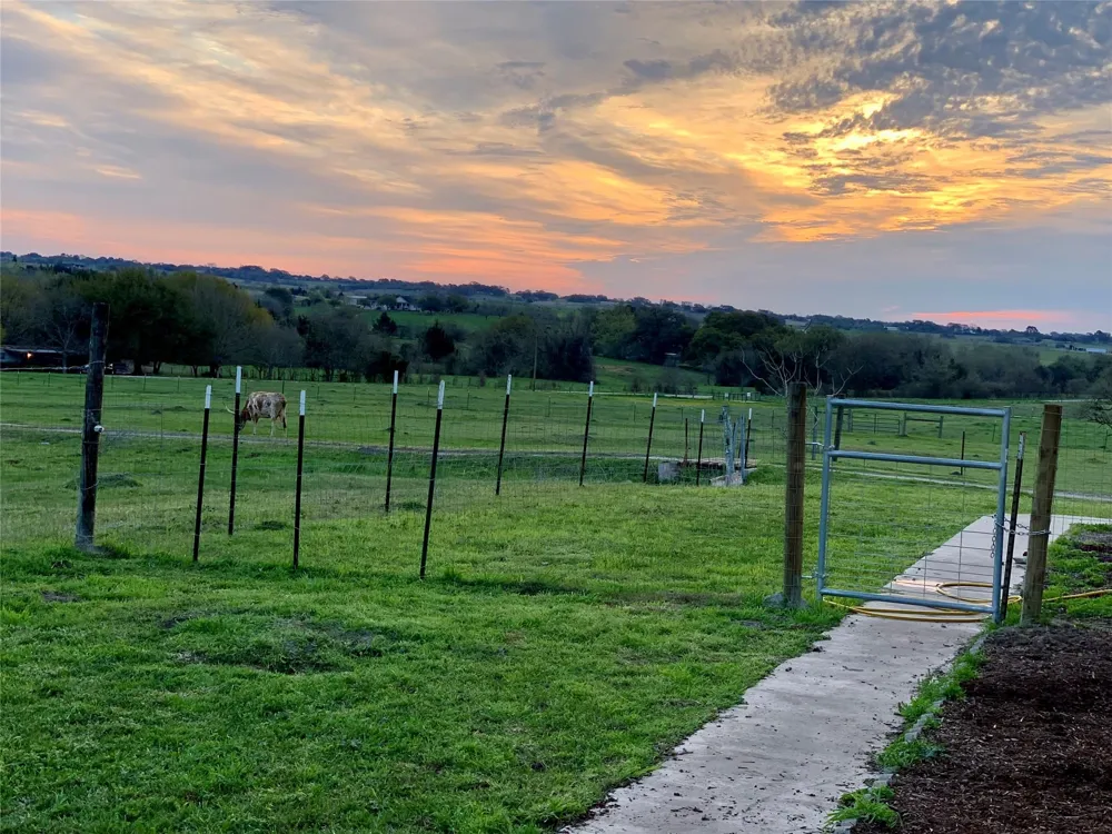 6572 Sandy Hill Road Brenham, TX 77833