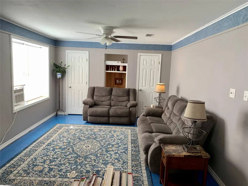 6572 Sandy Hill Road Brenham, TX 77833