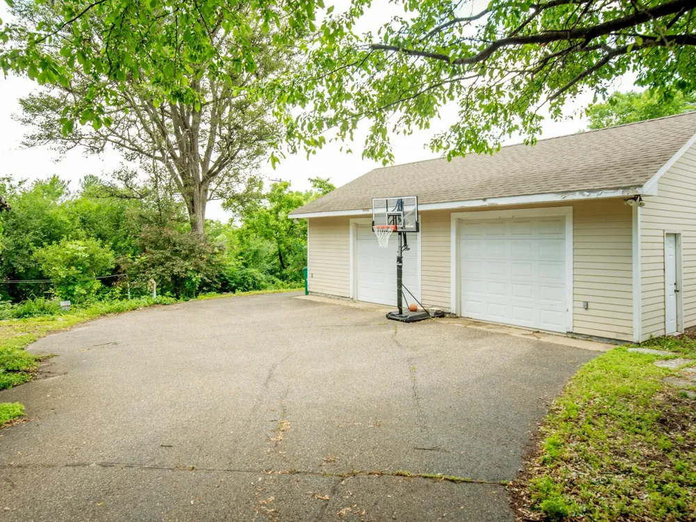 1603 Dodd Road Mendota Heights, MN 55118