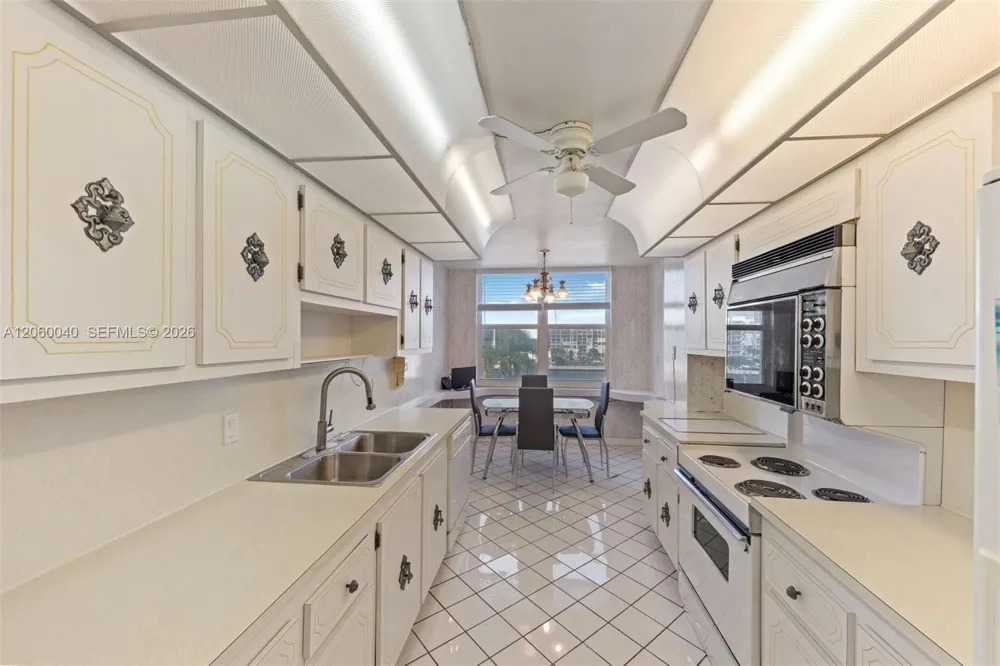2751 S Ocean Dr #501N Hollywood, FL 33019