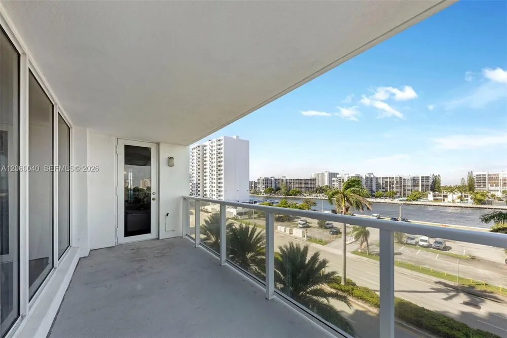 2751 S Ocean Dr #501N Hollywood, FL 33019