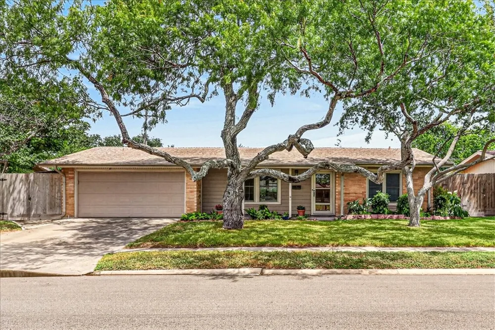 946 Carmel Parkway Corpus Christi, TX 78411