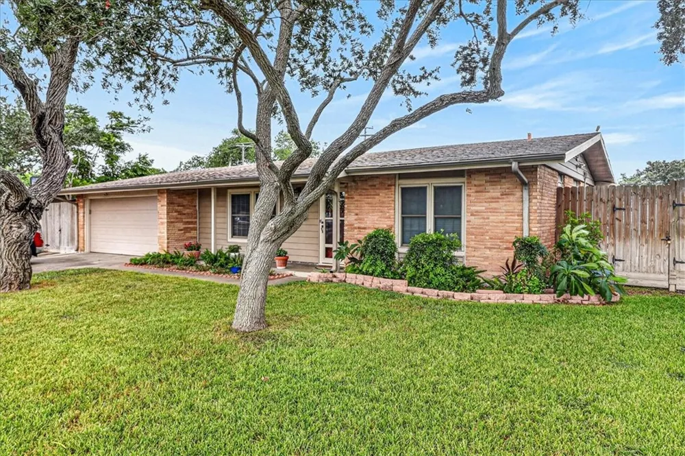 946 Carmel Parkway Corpus Christi, TX 78411