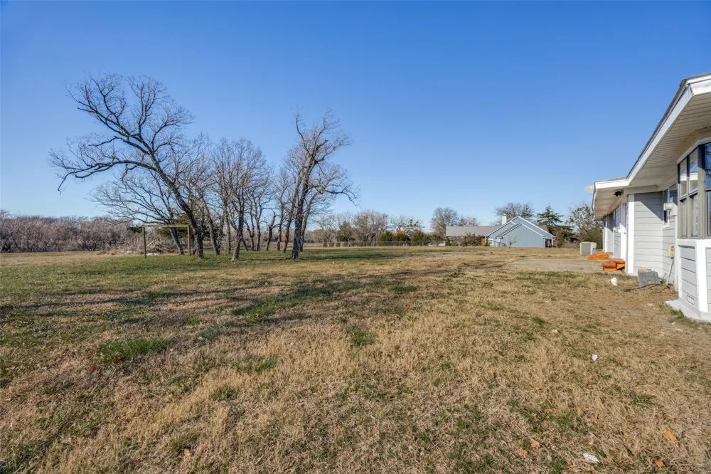 226 Glen Meadows Drive Bonham, TX 75418