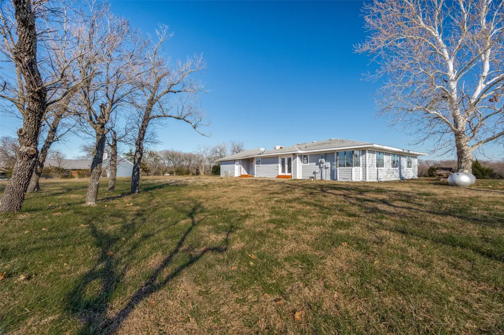 226 Glen Meadows Drive Bonham, TX 75418