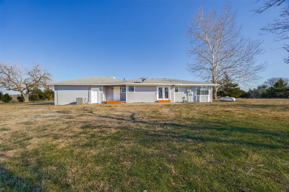 226 Glen Meadows Drive Bonham, TX 75418
