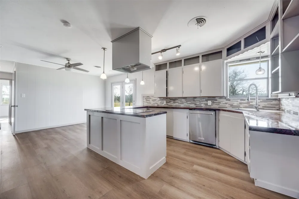 226 Glen Meadows Drive Bonham, TX 75418