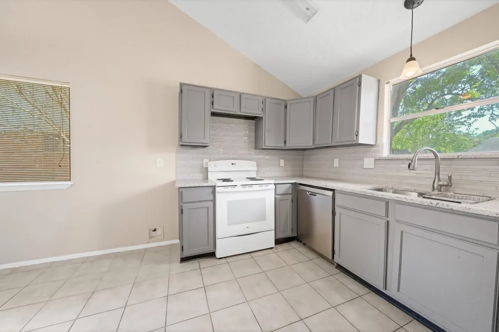 710 Old Colony Drive Richmond, TX 77406