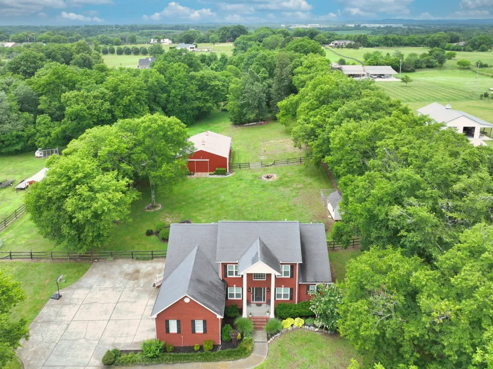 107 Greenfield Ln Castalian Springs, TN 37031