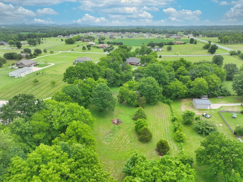 107 Greenfield Ln Castalian Springs, TN 37031