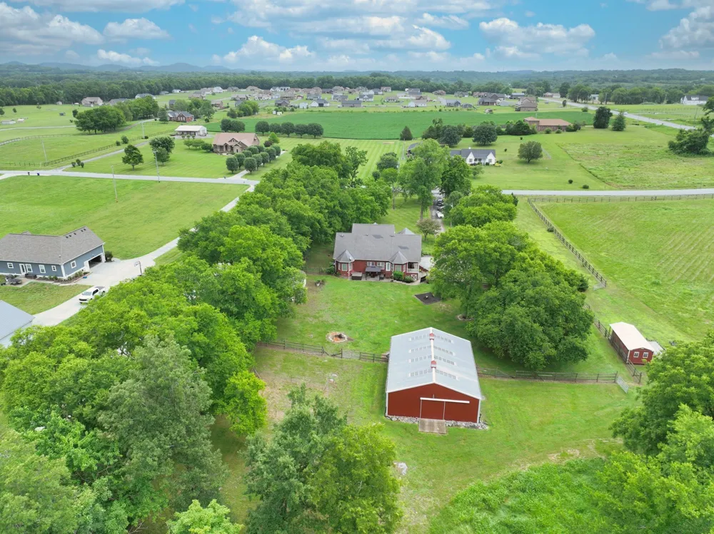 107 Greenfield Ln Castalian Springs, TN 37031