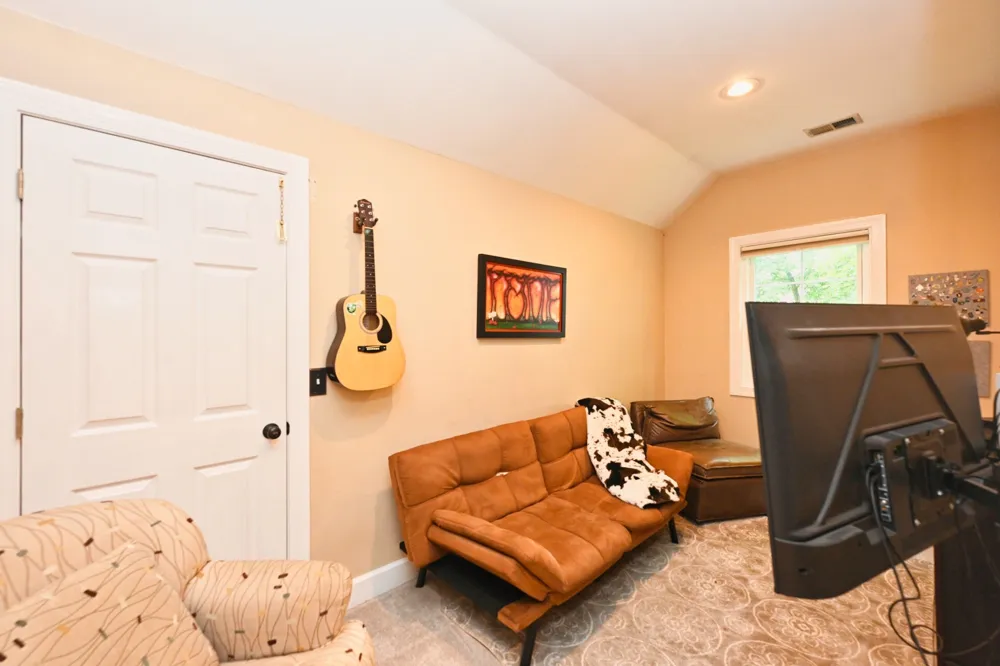 107 Greenfield Ln Castalian Springs, TN 37031