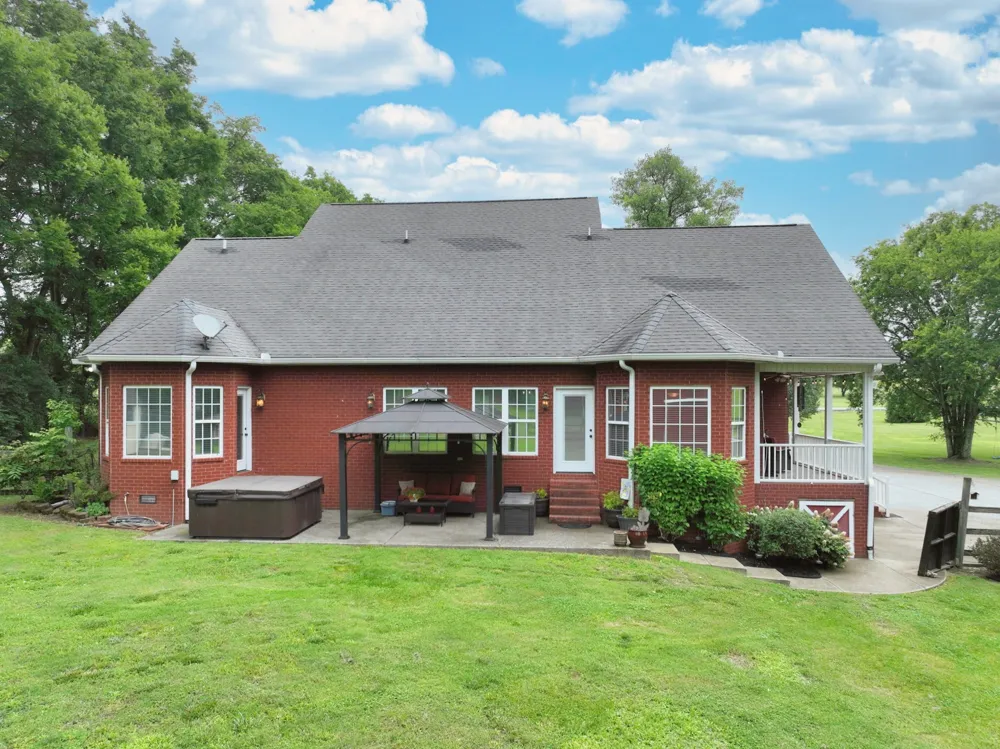 107 Greenfield Ln Castalian Springs, TN 37031