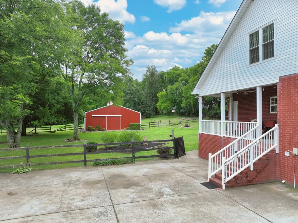107 Greenfield Ln Castalian Springs, TN 37031