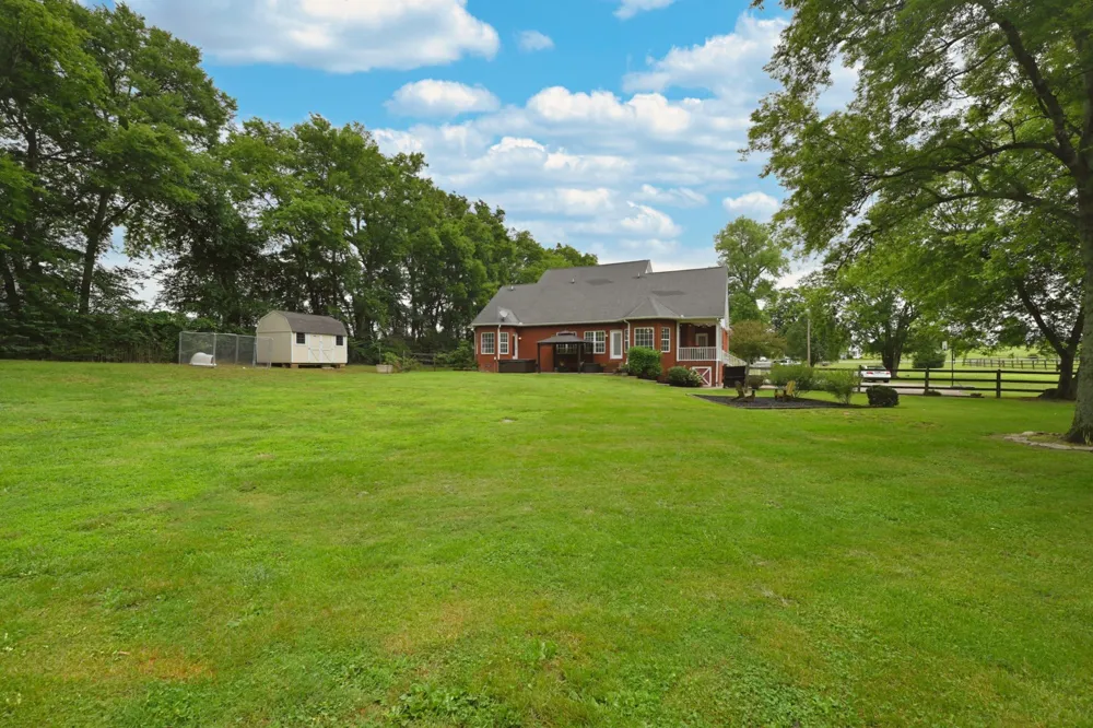 107 Greenfield Ln Castalian Springs, TN 37031