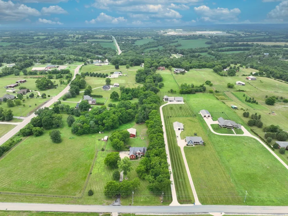 107 Greenfield Ln Castalian Springs, TN 37031