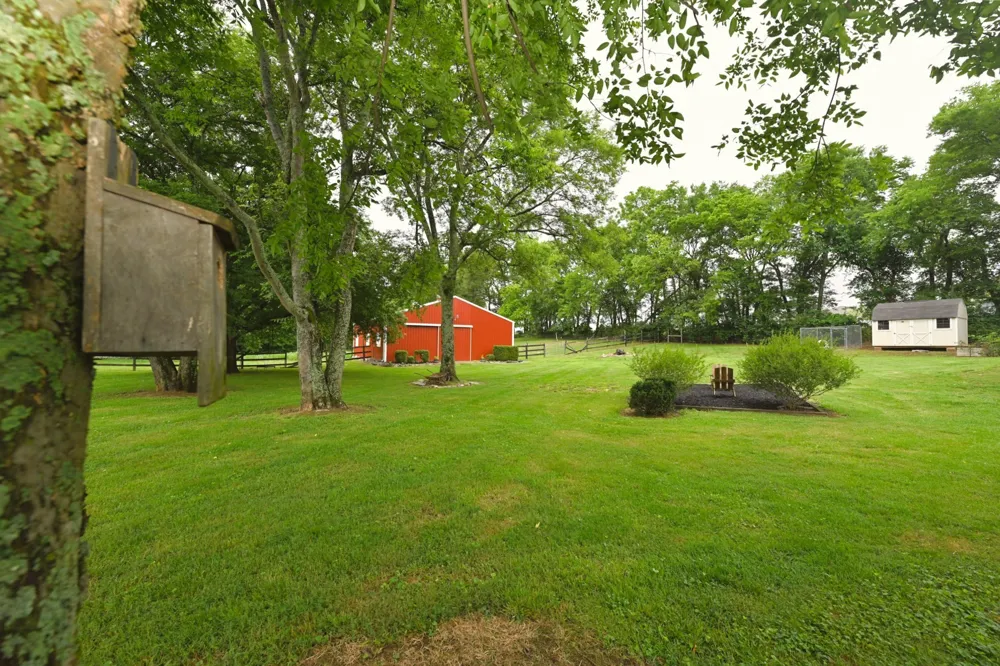 107 Greenfield Ln Castalian Springs, TN 37031