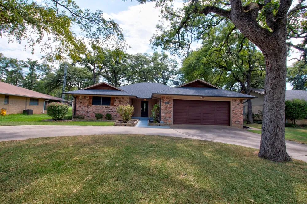 1010 Kiowa Drive W Lake Kiowa, TX 76240