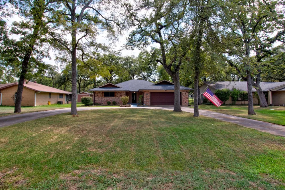 1010 Kiowa Drive W Lake Kiowa, TX 76240