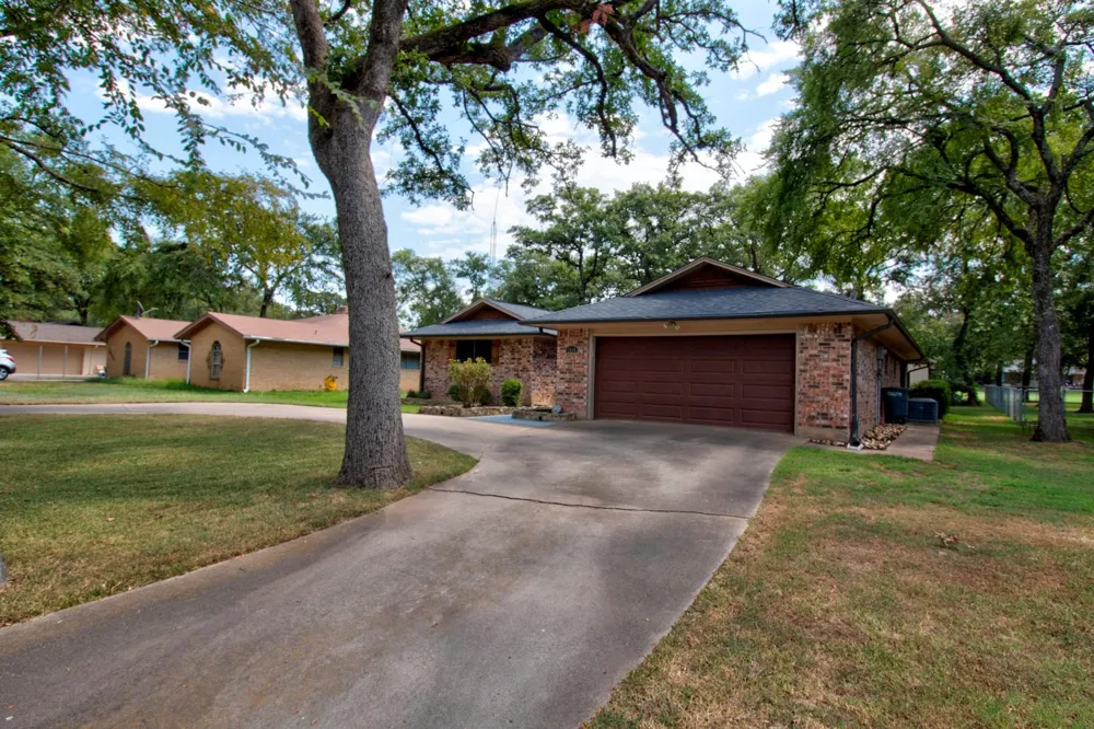 1010 Kiowa Drive W Lake Kiowa, TX 76240