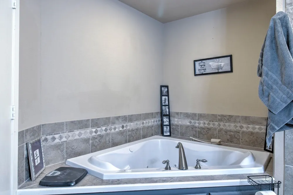 1010 Kiowa Drive W Lake Kiowa, TX 76240