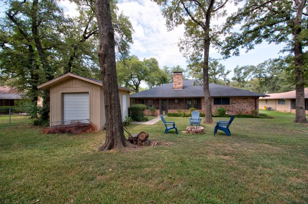 1010 Kiowa Drive W Lake Kiowa, TX 76240
