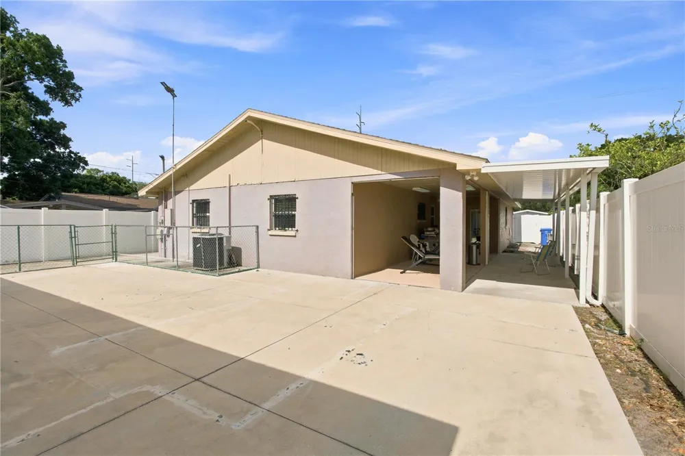 6513 MANHATTAN AVENUE Tampa, FL 33614