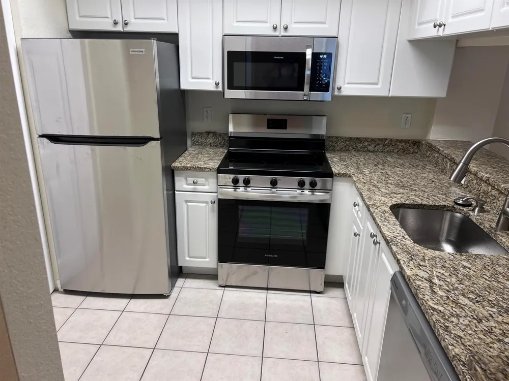 2802 SARENTO PLACE #302 Palm Beach Gardens, FL 33410