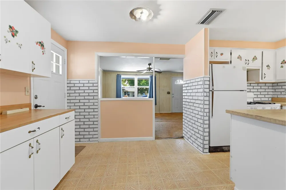 2456 KIMBERLY DRIVE Deltona, FL 32738