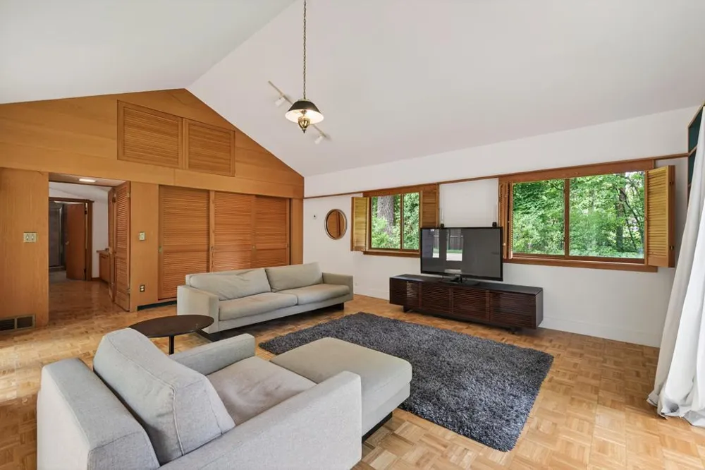 11138 W River Road Champlin, MN 55316