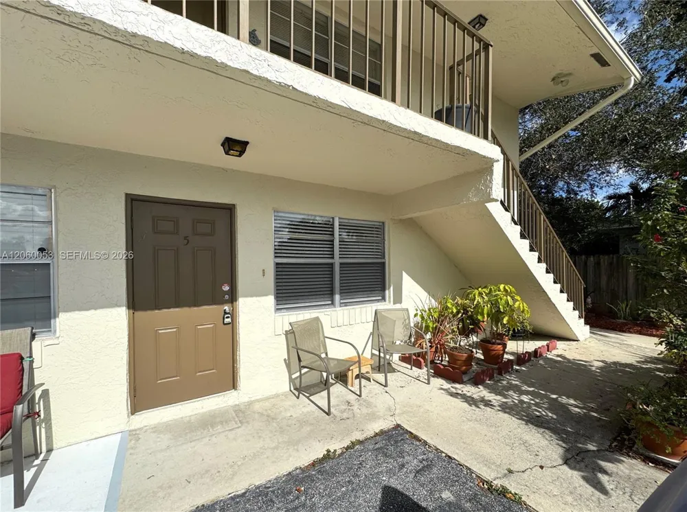 215 NW 25th St #5 Wilton Manors, FL 33311