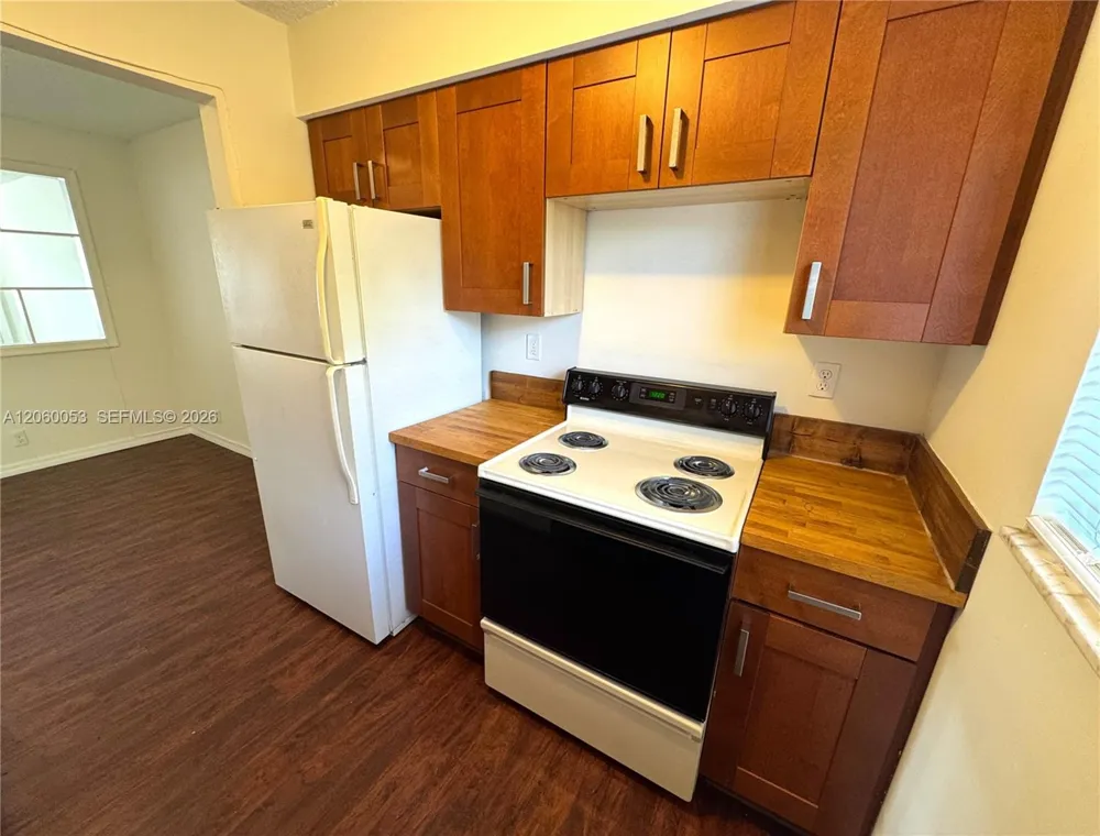 215 NW 25th St #5 Wilton Manors, FL 33311