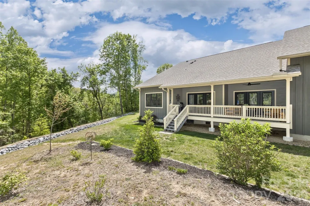 157 Copper Valley Lane Hendersonville, NC 28739
