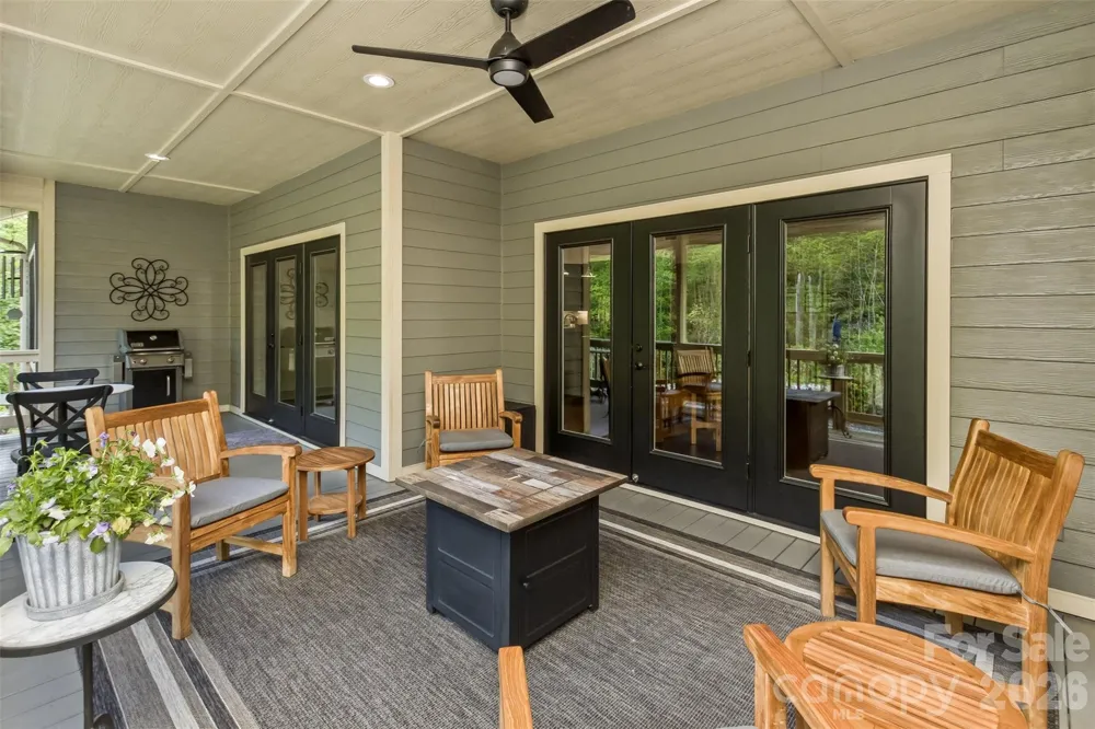 157 Copper Valley Lane Hendersonville, NC 28739