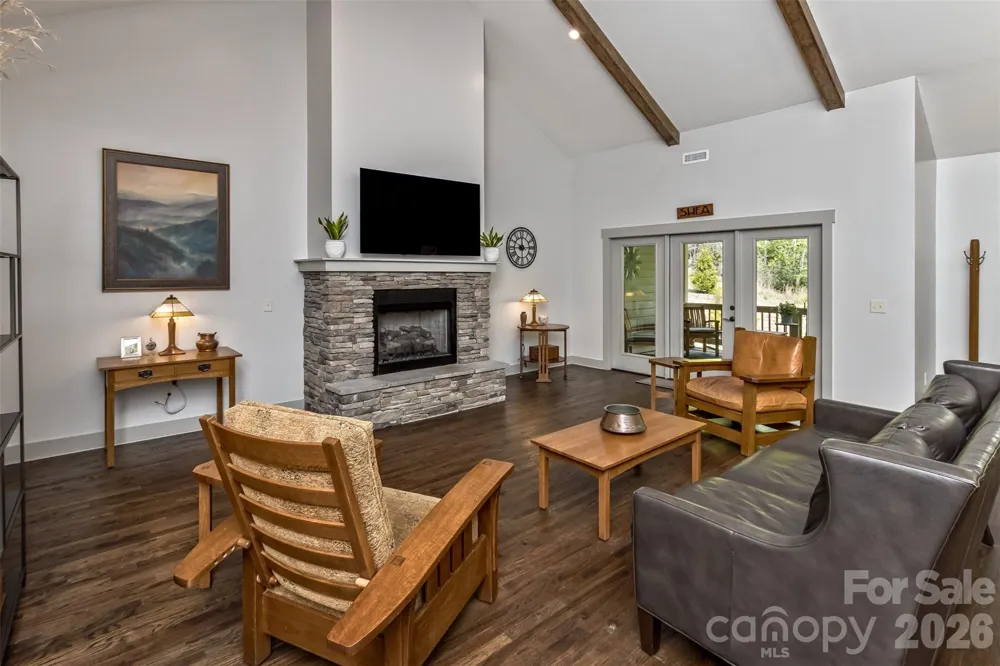157 Copper Valley Lane Hendersonville, NC 28739