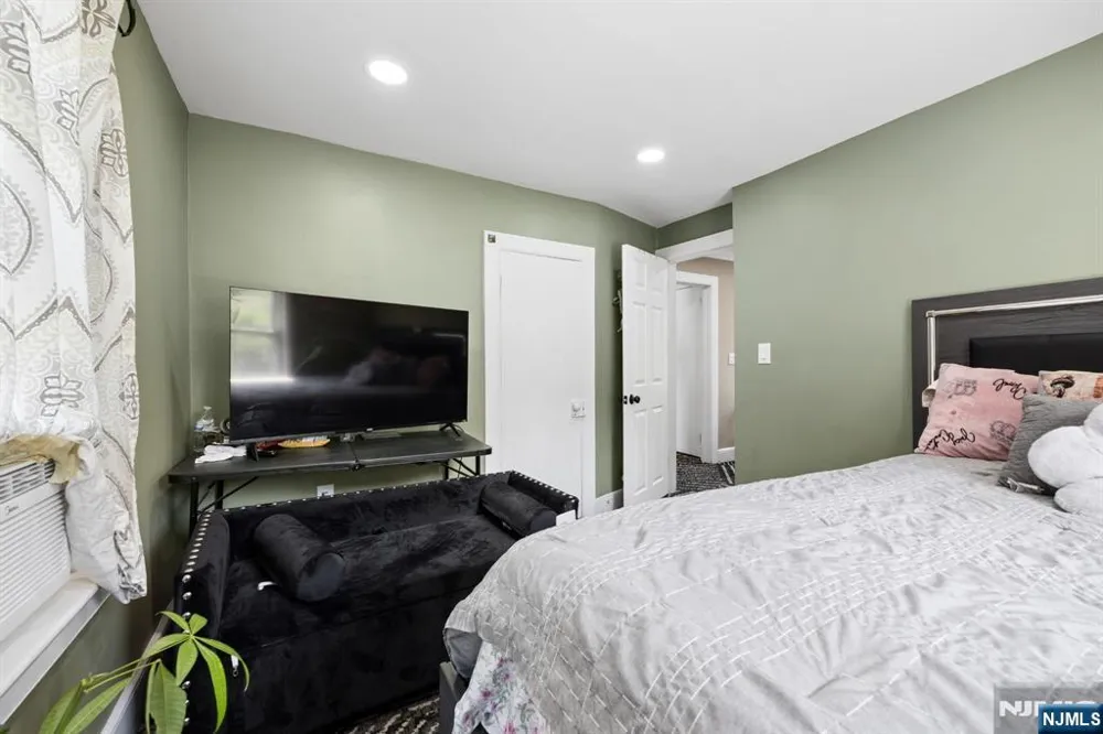 26 Liberty Street Dover Town, NJ 07801