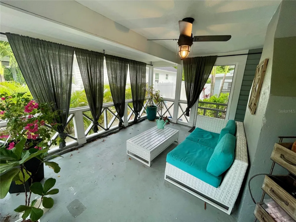 2703 10TH AVENUE W Bradenton, FL 34205