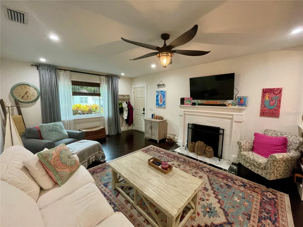 2703 10TH AVENUE W Bradenton, FL 34205