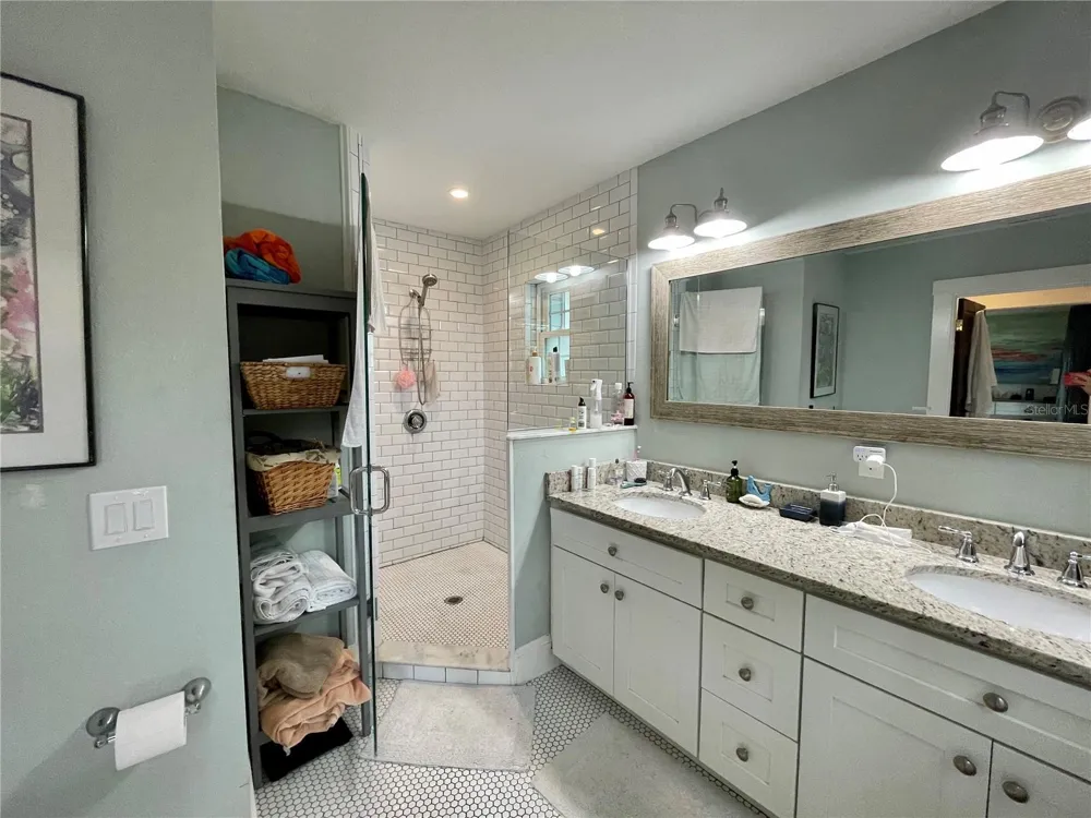 2703 10TH AVENUE W Bradenton, FL 34205